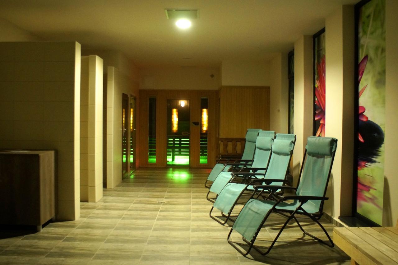 Hotel Fitromax Ajka Exterior photo